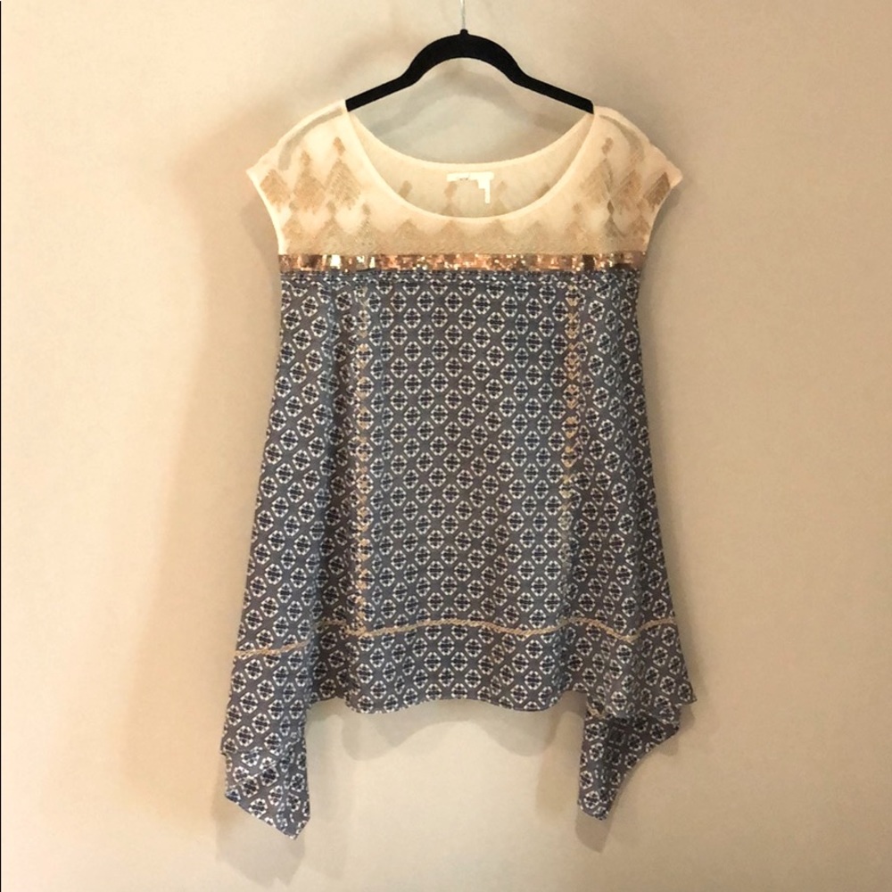 Beautiful high low short sleeve top